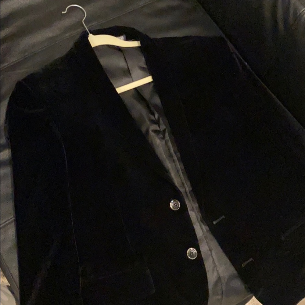 Men’s black velvet blazer